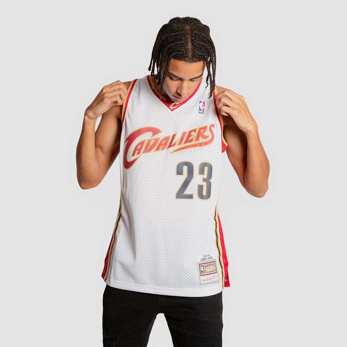 Mitchell & Ness Cleveland Cavaliers - Lebron James Name & Number T-Shirt, NBA JERSEYS, JERSEYS