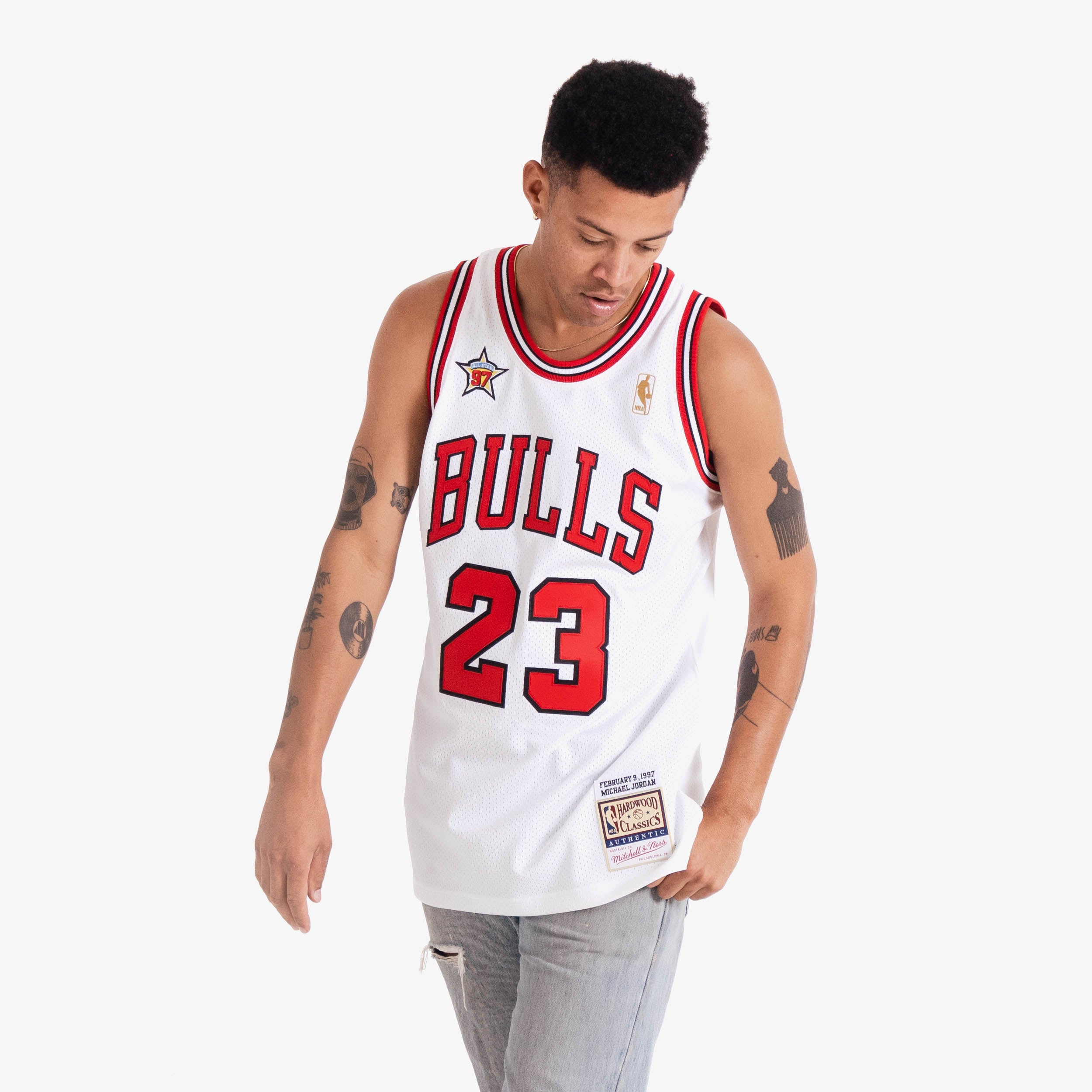 Mitchell & Ness Youth 1997 Chicago Bulls Michael Jordan #23 White Hardwood Classics Authentic Jersey, Boys', XL