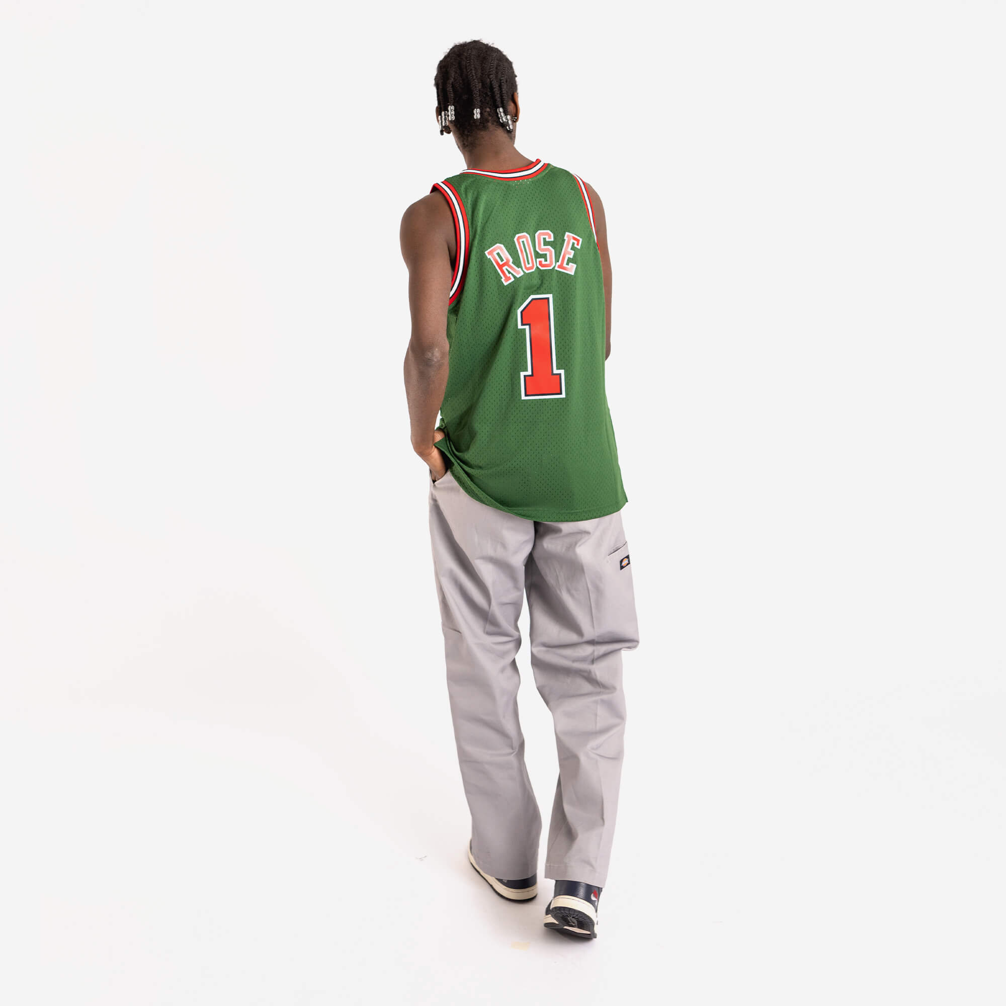 NBA Derrick Rose, Chicago Bulls Jersey. White #1.Sz M + 2 inches (s)