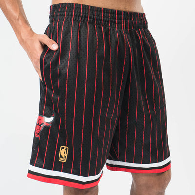 Shop Mitchell&Ness Chicago Bulls Shorts (black black) online