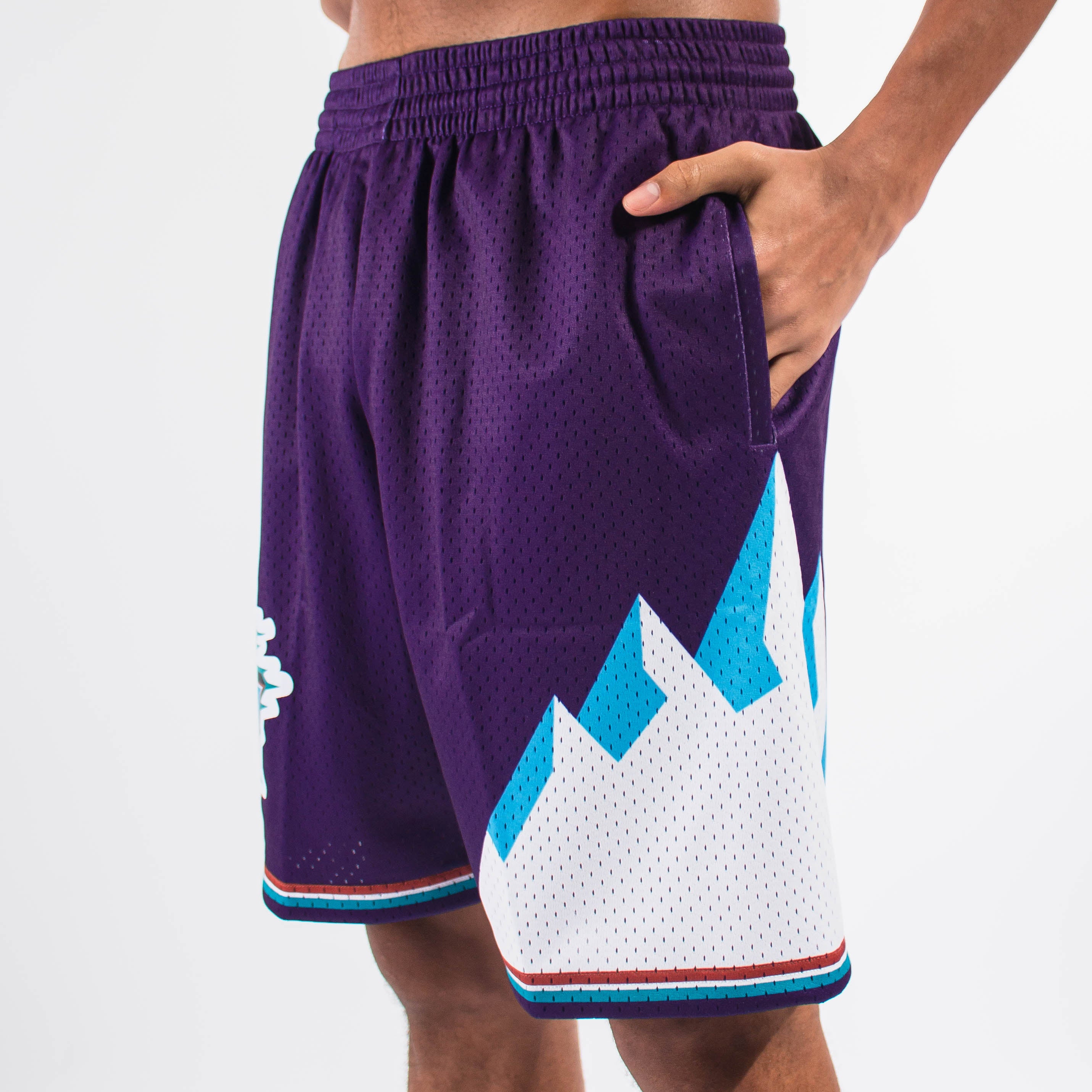 Utah Jazz Hardwood Classics 2023/24 Men's Nike Dri-FIT NBA Swingman Shorts.  Nike LU