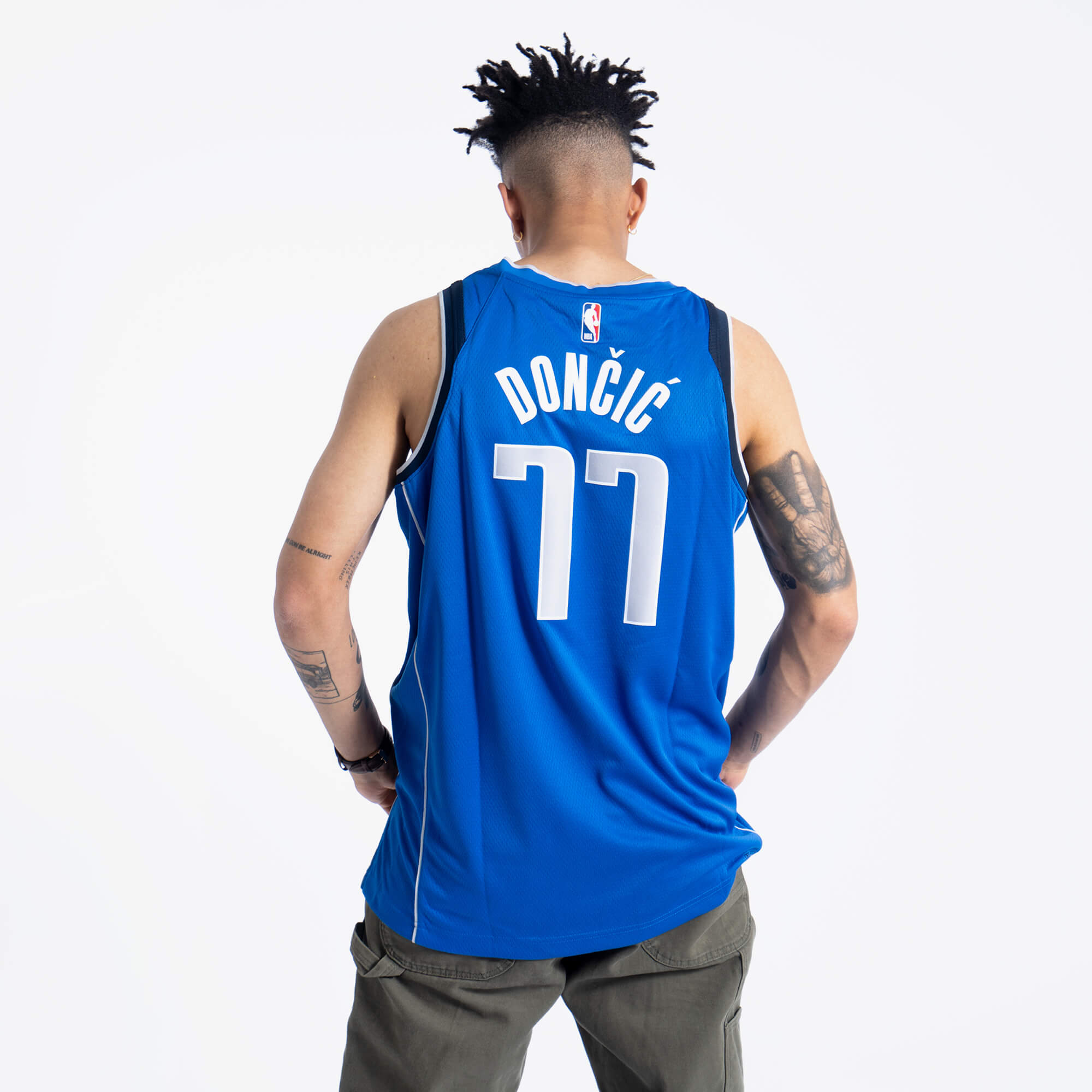 DALLAS MAVERICKS LUKA DONČIĆ 22-23 ALL-STAR SAPPHIRE SWINGMAN JERSEY –